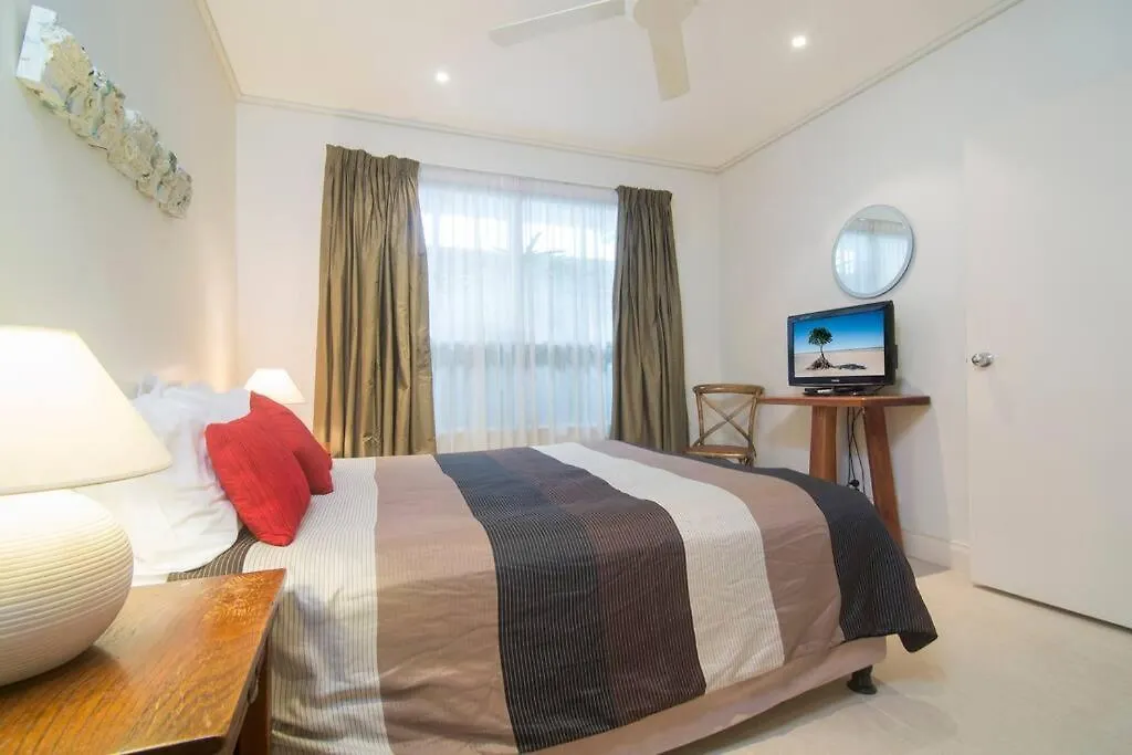 Oceanique - Absolute Beachfront Port Douglas Villa